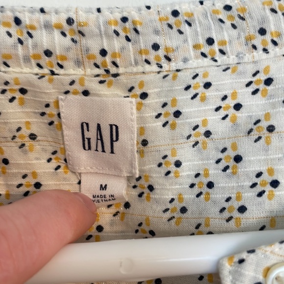 Patterned Button-Down Blouse - Picture 3 of 4